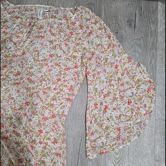 TACERA Floral-Ruffled Blouse Top Bell Sleeve Size M - Picture 2 of 3